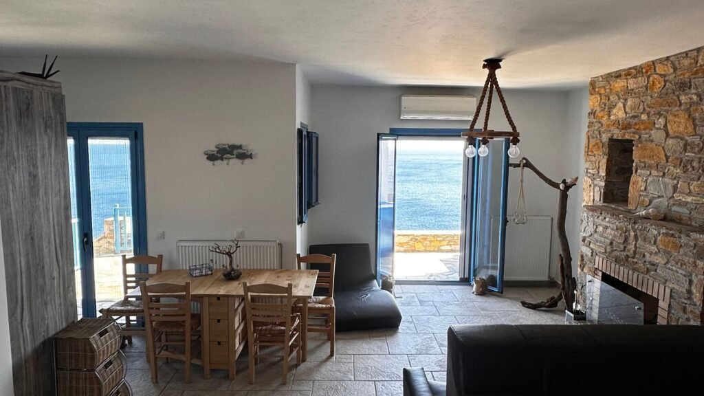 xenonas-kythnos-saloni